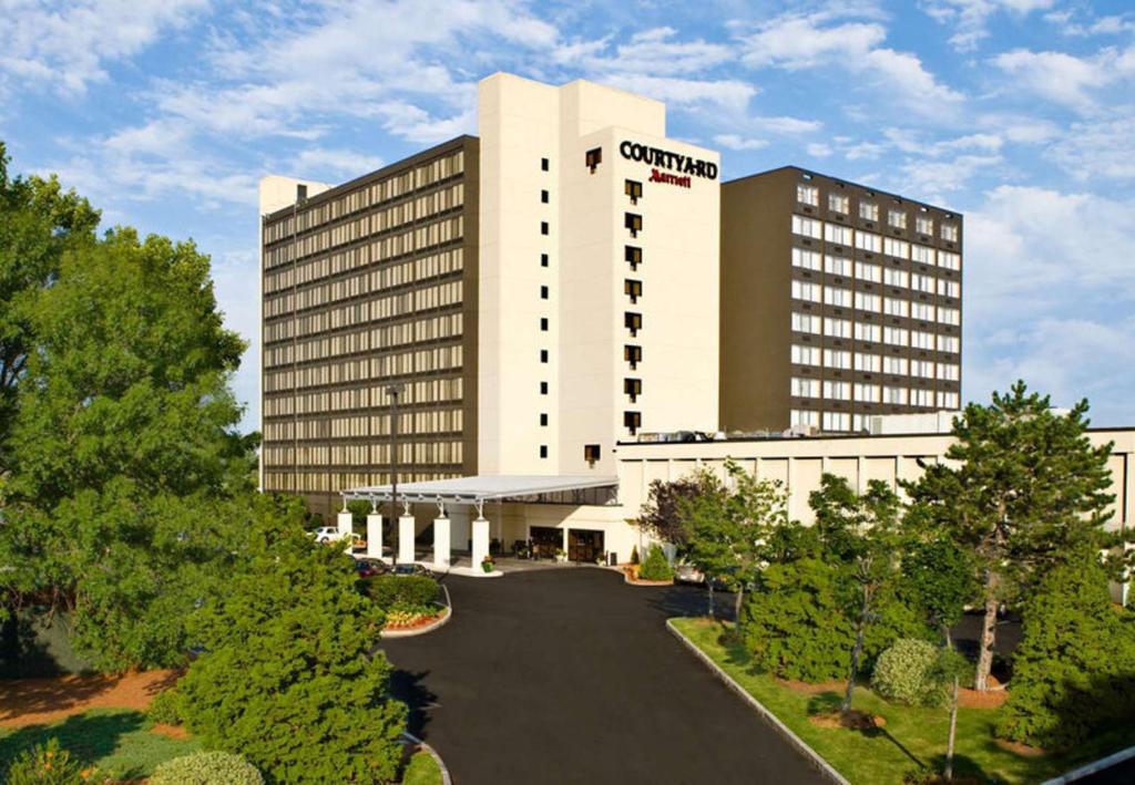 Courtyard by Marriott Boston Logan Airport Main image 1